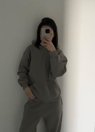 Зручний спортивний костюм українського бренду usual.clth
