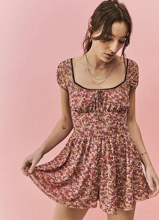 Urban outfitters ромпер платье мини комбинезон в цветочек розовый нежный наив романтичный