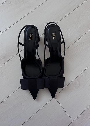 Чорні слінбеки з бантом від zara