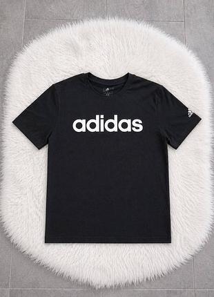 Стильна футболочка, бренд adidas. на 46 48