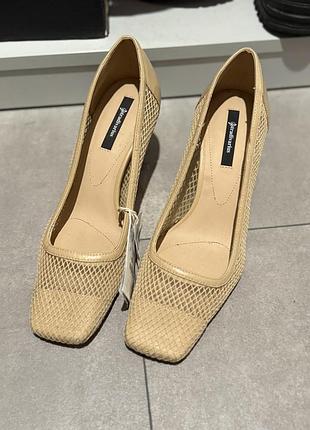 Туфлі stradivarius
