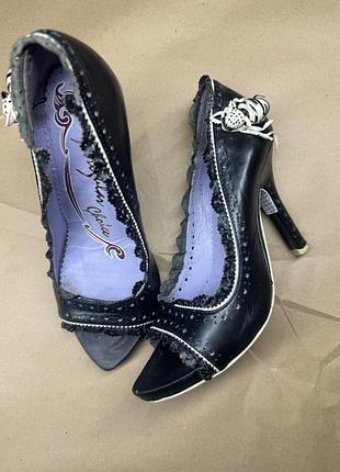 Шкіряні туфлі irregular choice павук