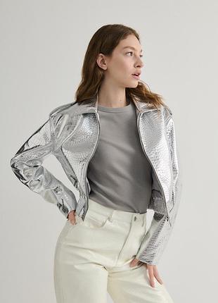 Куртка зі штучної шкіри з ефектом металік.reserved .куртка укороченого крою, атласна підкладка з додаванням віскози.розмір s .