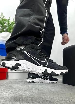 Nike react black white 9