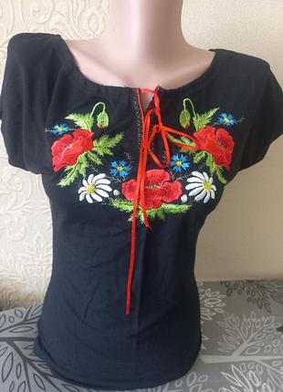 Женская футболка с вышивкой