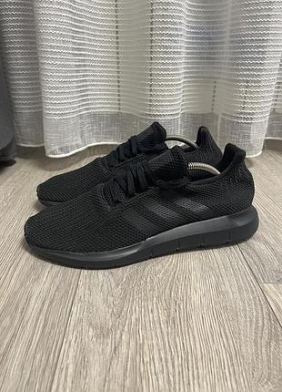 Кросівки чоловічі adidas swift run чорні 44.5 розмір