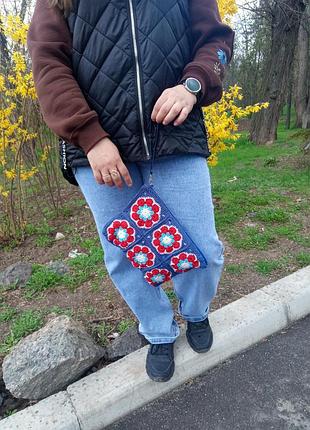 В'язана сумочка косметичка клатч ручна робота з квітами