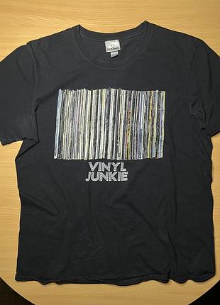 Футболка vinyl junkie мерч