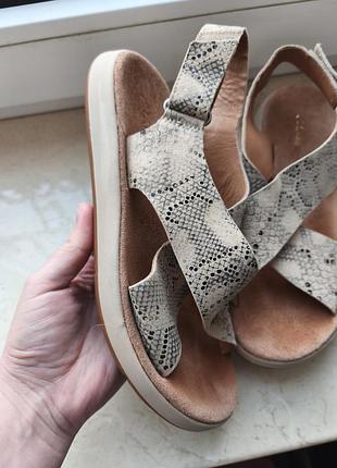 Шкіряні босоніжки clarks