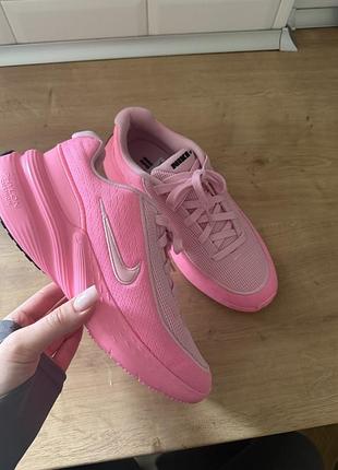 Нові nike кросівки