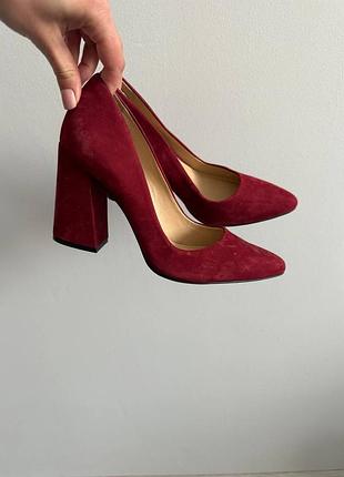 Туфлі vince camuto з натуральної замші, 37 р
