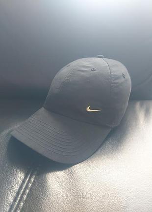Бейсболка nike heritage 86 swosh metal