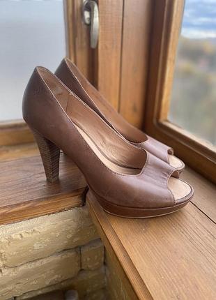 Шкіряні туфлі marc o’polo з відкритим носком (peep-toe) 39р