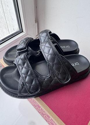 Шльопанці шкіряна