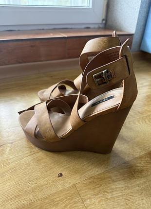 Босоніжки forever21 на платформі розміру 38 (24 см)