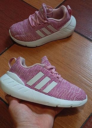 Кроссовки adidas 28