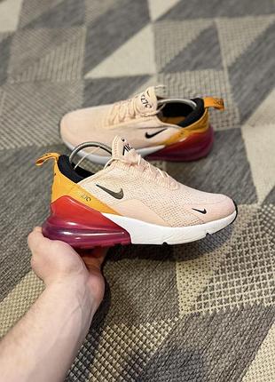 Оригінальні жіночі кросівки nike air max 270