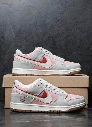 Женские кроссовки nike sb dunk low se 85 double swosh pink rabbit