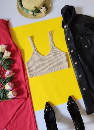 Короткий вязаный топ акрад prettylittlething s