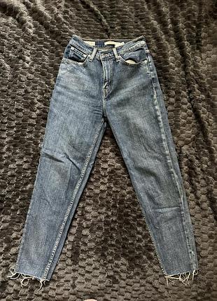 Levi’s mom jean