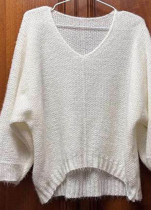 Светр жіночий білий в’язаний oversize з v-вирізом s/m