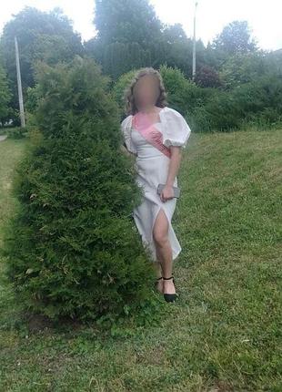 Продам выпуска платье 1600 грн. в идеальном состоянии. одевалась 1 раз в 2 часа