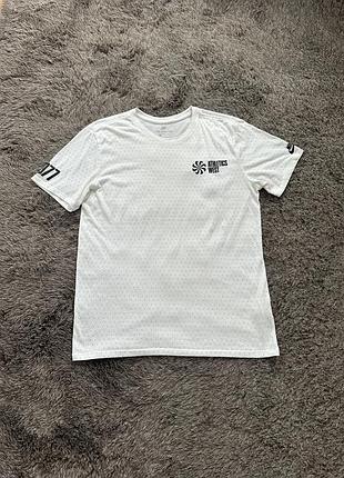 Чоловіча спортивна футболка  nike athletics west size m