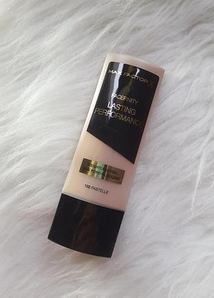 Тональна основа max factor lasting performance 102 pastelle