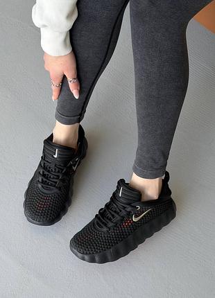 Nike mind 002 black hyper crimson