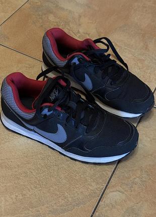Кросівки жіночі nike