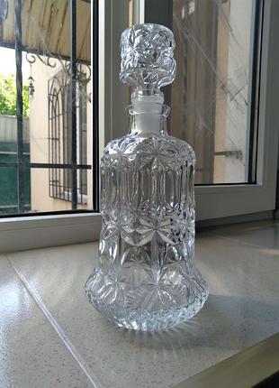 Старовинний графин , штоф для напоїв .