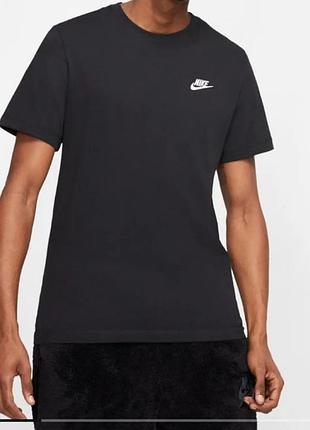 Оригінальна чоловіча футболка в чорному кольорі бренду nike розмір орієнтовно мл