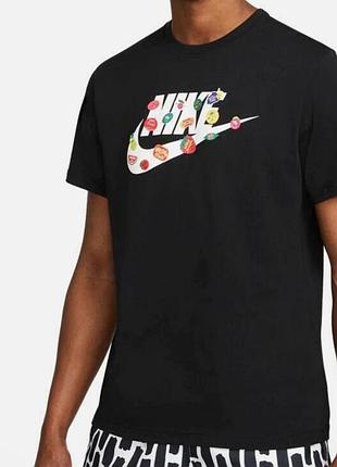 Оригинальная черная футболка бренда nike в размере м-л модель nike sportswear (sole food)