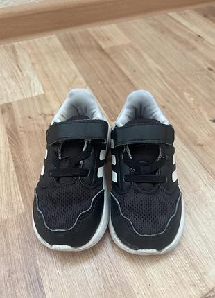 Дитячі кросівки adidas, розмір 21, для стопи максимум 13,5 см