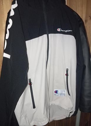 Продажа ветровки champion 
размер 3xl но идеально подходит для l размера мужчины 180 рост вес 80
состояние хорошее