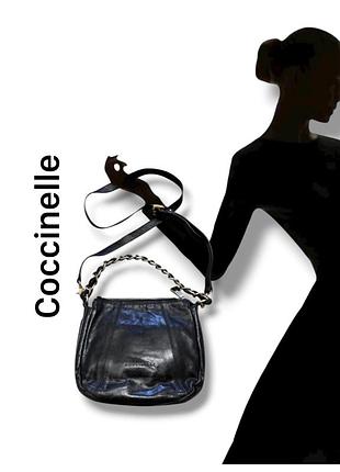 Сумка coccinelle crossbody кожаная с ручкой-цепочкой