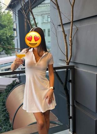 Біла сукня