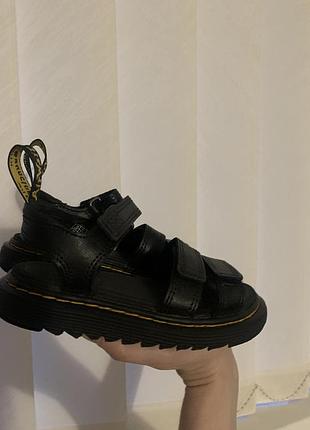 Сандалі dr.martens