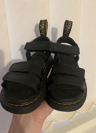 Сандалі dr.martens 2