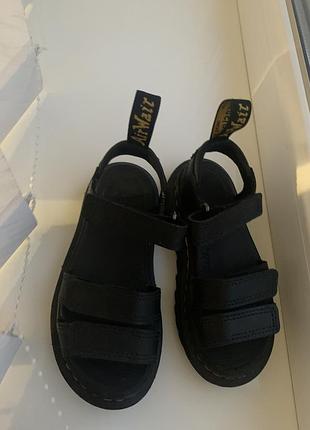 Сандалі dr.martens 8