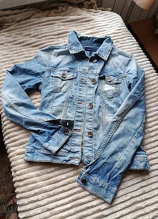 Куртка джинсовая tommy hilfiger, размер s.