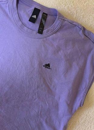 Женская футболка adidas