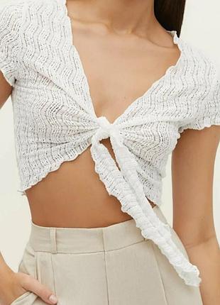 Молочний мереживний топ stradivarius на зав'язках спереду кроп-топ cottagecore coquette white lace tie front top s m boho balletcore mermaid