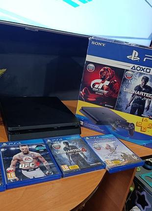Продам play station 4 slim 500гб в комплекті ufc 3 та ще 3 гри. оригінал не прошита