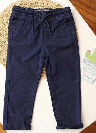 Базовые темно-синие коттоновые брюки с резинкой в поясе denim co 2-3 года