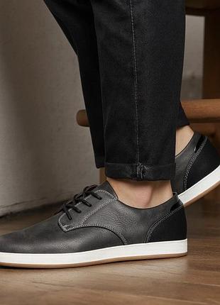 Чоловічі кросівки нові чоловіче взуття якісне 42 розмір на довжину стопи 27 см