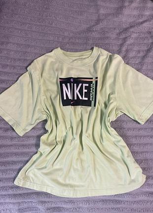 Футболка жіноча nike