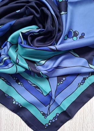 Шелковый платок от итальянского бренда totes 
синя хустка