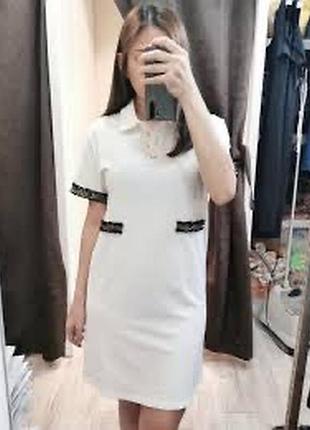 Біла трикотажна сукня-бандаж від бренду zara