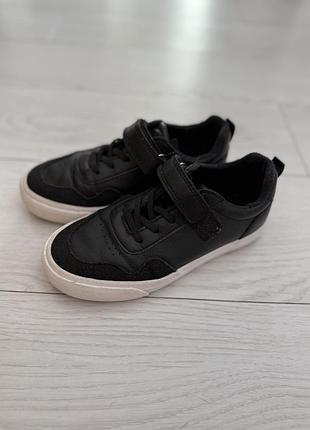 🩶кеди reserved ( чорні з білою підошвою)  розмір 31 (20см) ціна 450 грн